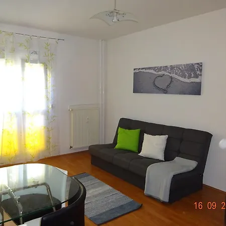 Lujza Apartman Apartmán *